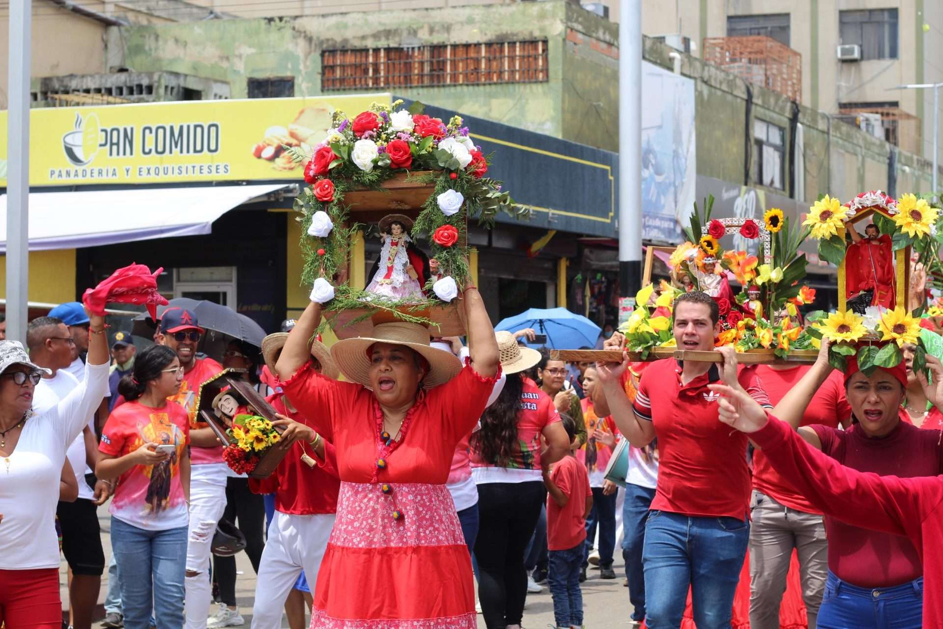 Barcelona celebra con fervor la fiesta de San Juan Bautista