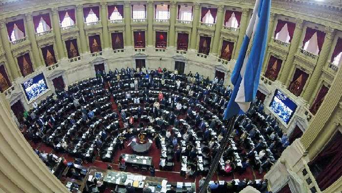 Congreso aprueba polémica Ley de Bases en Argentina