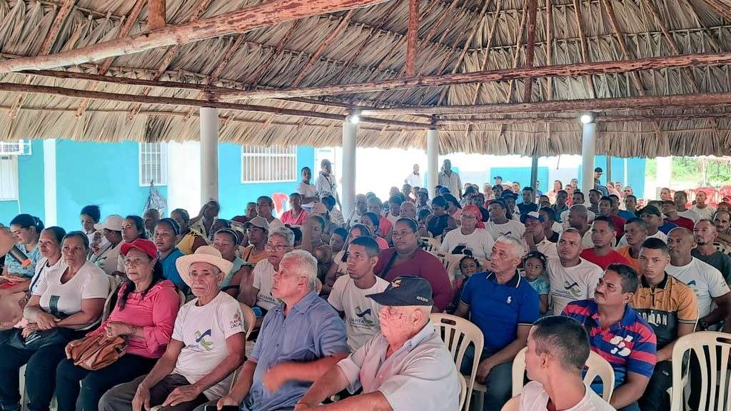 Gobierno desarrolla plan para el desarrollo de la industria cacaotera