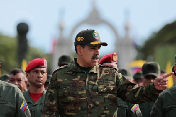 Maduro recibió homenaje del Ejército en conmemoración de la Batalla de Carabobo