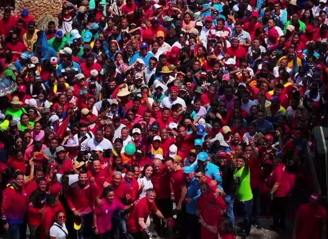 Zaraza y Valle de la Pascua marcharon en apoyo al presidente Maduro