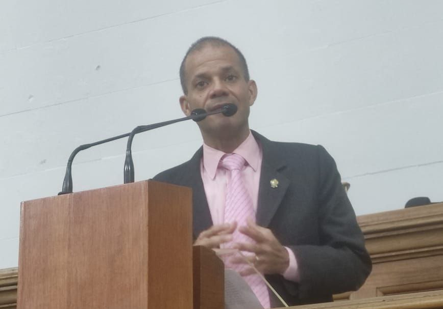 Diputado Omar Ávila propone debate entre los candidatos presidenciales para romper la polarización que tiene estancado al país