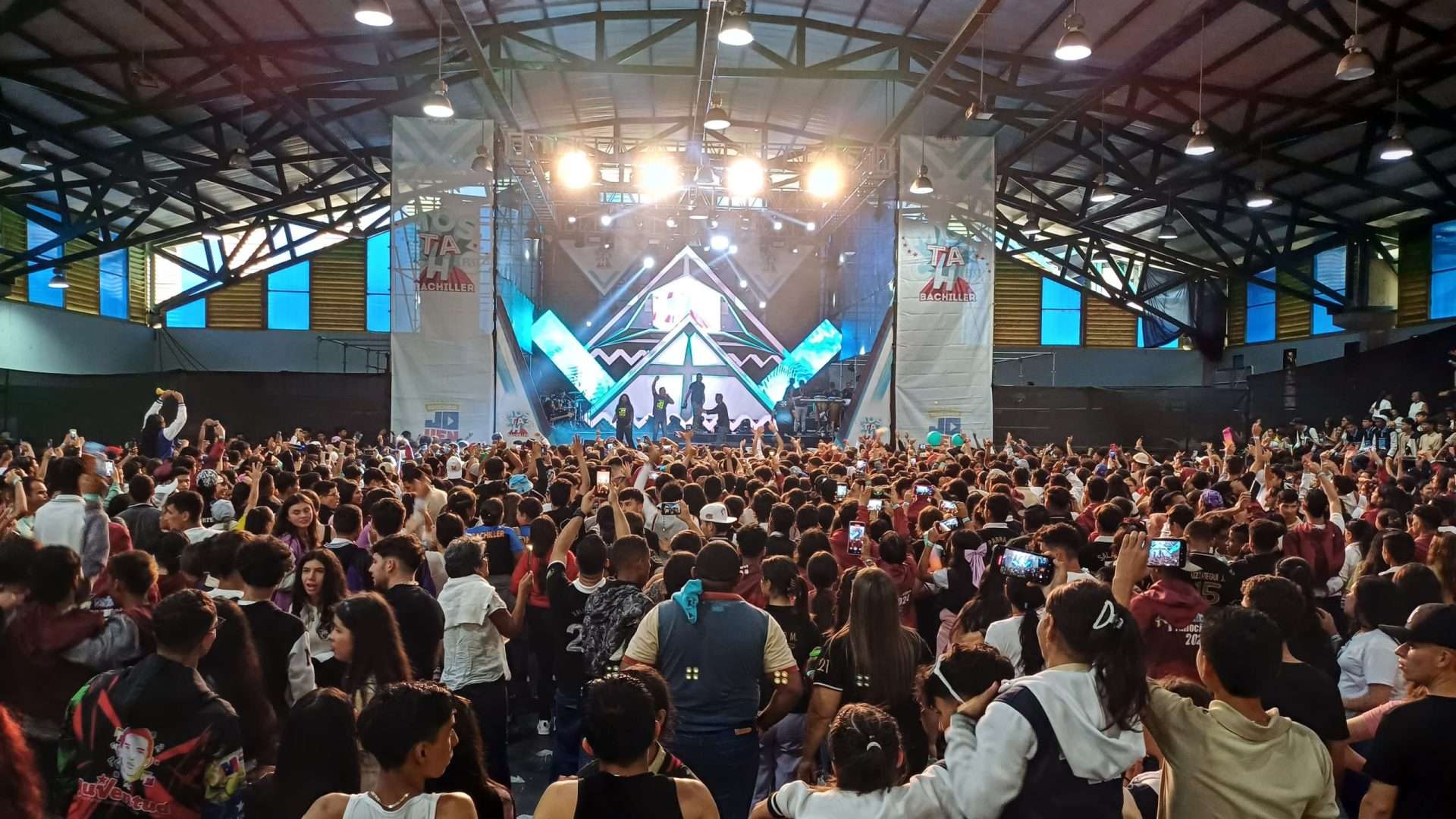 Graduandos merideños disfrutaron del "Mostacho Fest Bachiller"