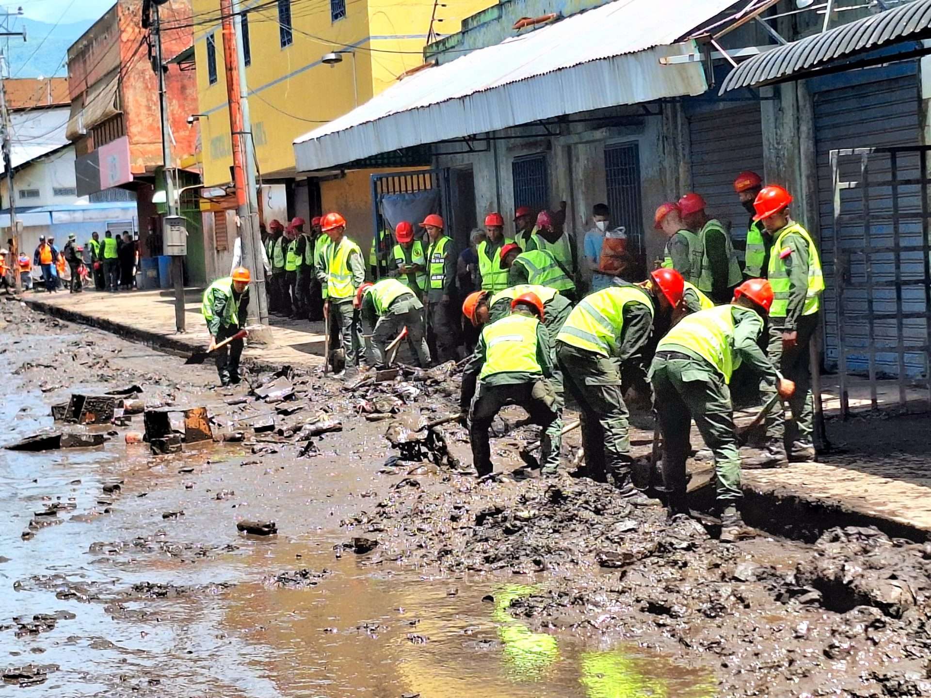 Más de 3 mil funcionarios se suman a la limpieza en Cumanacoa