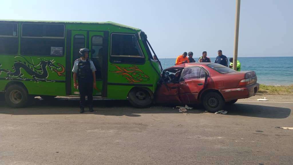 Una mujer muerta y 11 heridos en choque en vía a Naiguatá