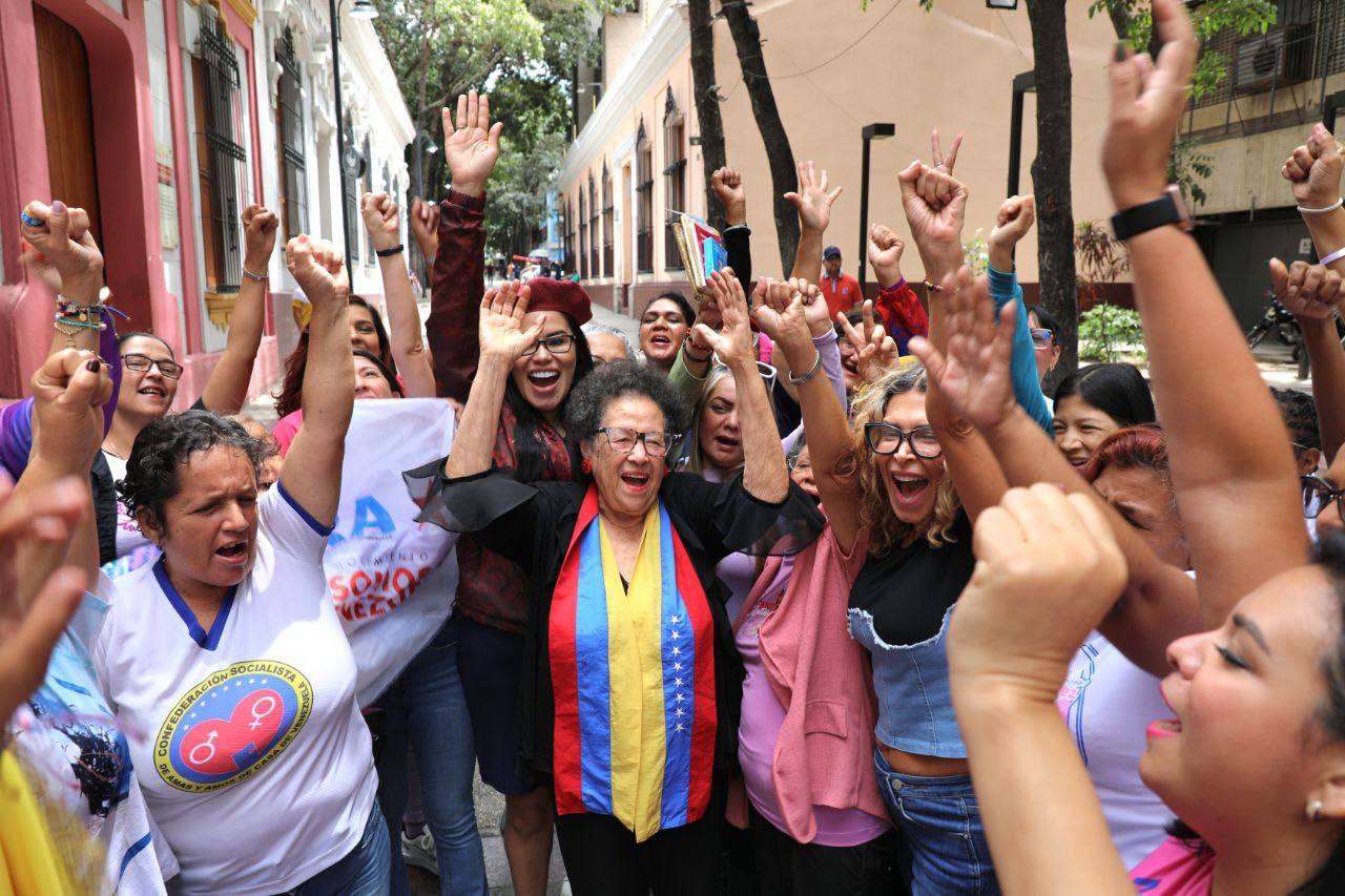 Mujeres se pronuncian en defensa de los derechos humanos y la soberanía