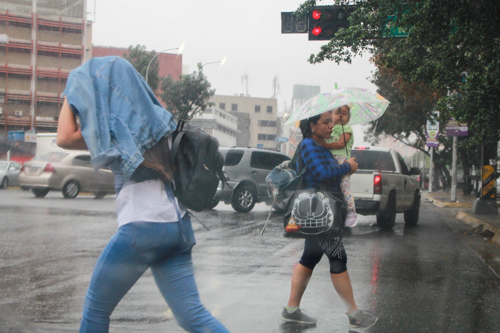 Prevén un comienzo de semana con lluvias y chubascos en parte del país