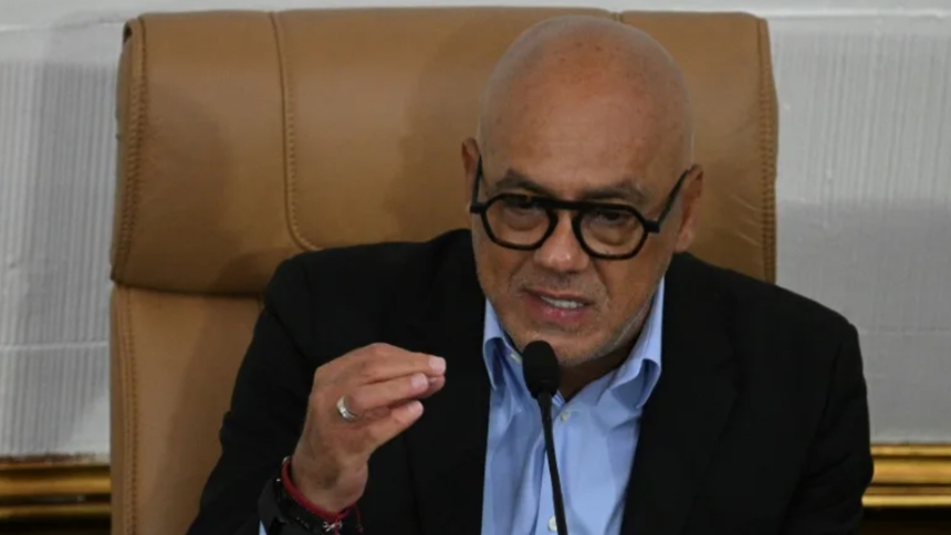 "Quien no acate sentencia del TSJ está fuera del juego democrático", Jorge Rodríguez