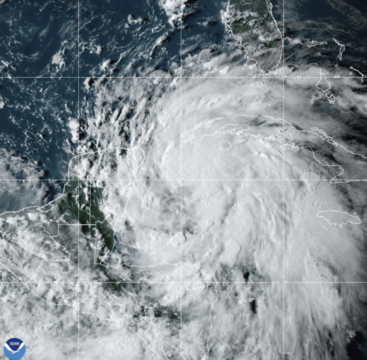 Helene se convierte en huracán y se prevé que ganará fuerza camino a EE.UU.