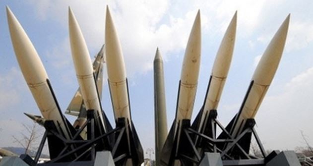 Irán lanzó un ataque con misiles contra Israel y suenan las sirenas en todo el país