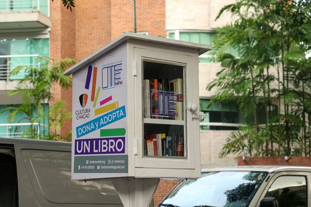 Alcaldía de Chacao impulsa bibliotecas en plazas y parques