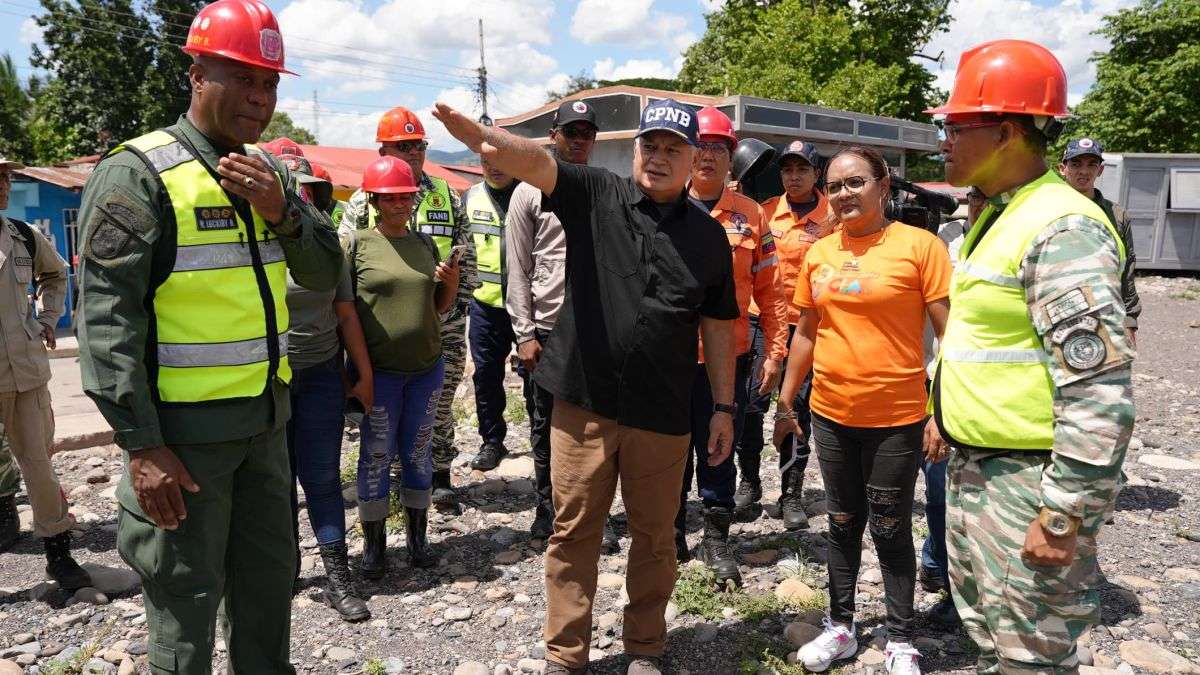 Cabello supervisa trabajos de recuperación en Cumanacoa