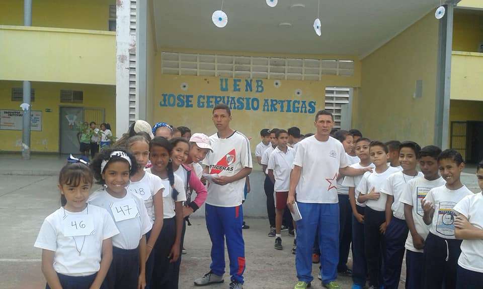 Inspeccionan obra de muro de contención en El Amparo