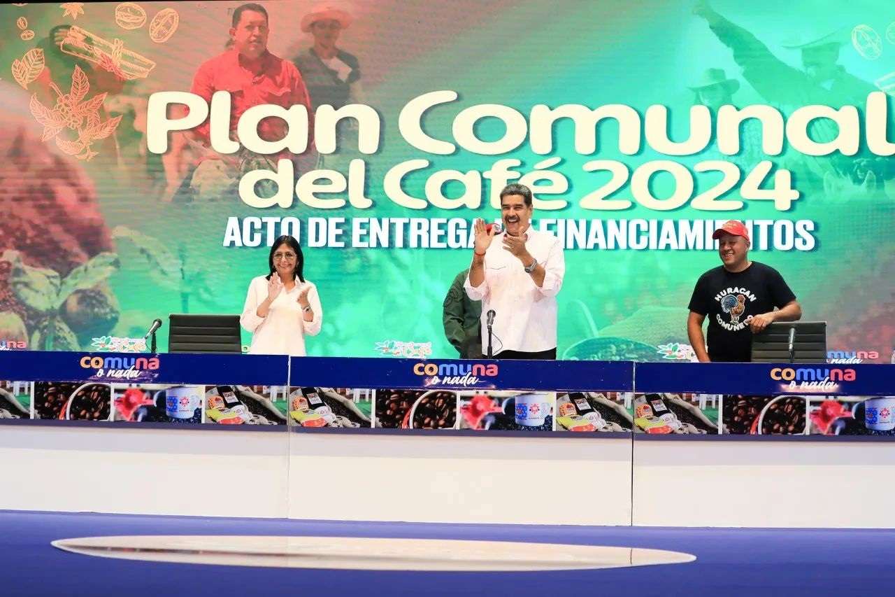 Maduro entrega $15 millones en financiamientos para caficultores