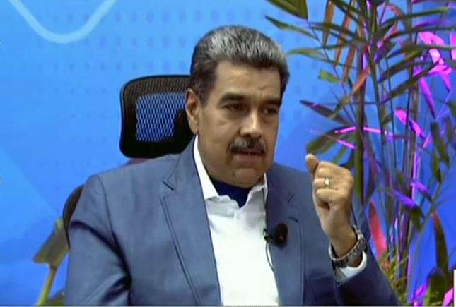 Maduro ratifica su compromiso de ir hacia el sistema comunal socialista