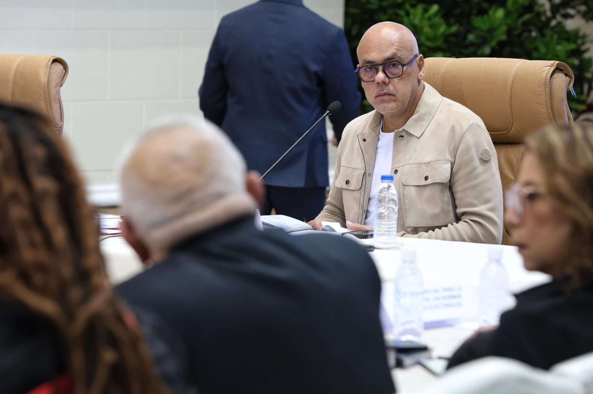Rodríguez dice que el único diálogo político válido será en el Parlamento