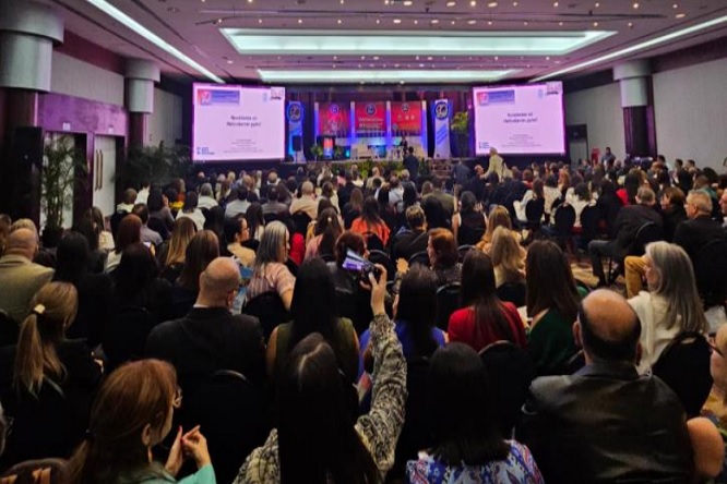 Santiago Otero - Laboratorios Vincenti, presente en el Congreso Nacional de Gastroenterología - FOTO