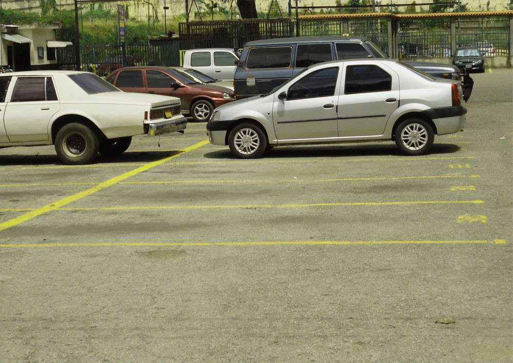 Se enfrentaron por un puesto de estacionamiento en El Guarataro
