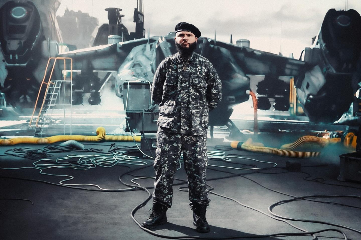 ¡Se acabó la espera! Farruko lanzó su tan esperado “CVRBON VRMOR”