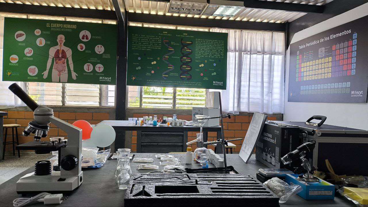 Entregaron nuevo laboratorio de ciencias en Amazonas