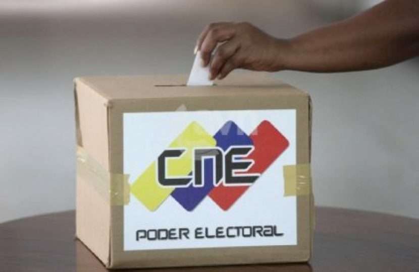 Autoridades ejercen su derecho y votan por sus jueces de paz