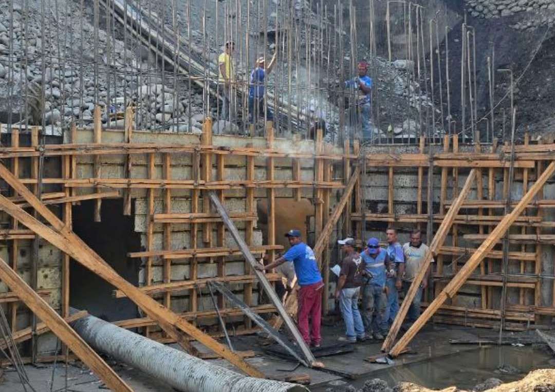 Construyen "megacabezal" del nuevo puente en la vía Guanare-Biscucuy