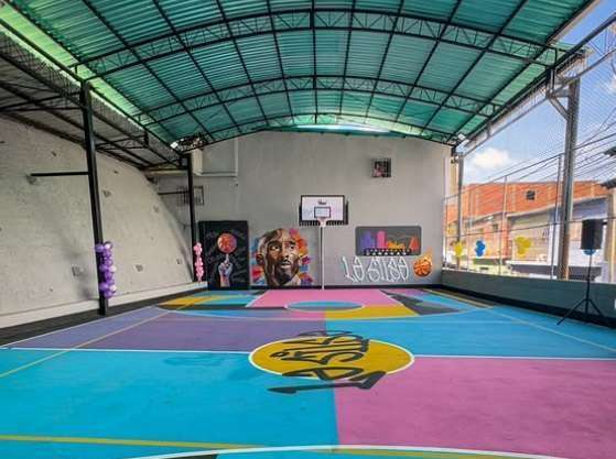 Entregan cancha deportiva recuperada en la parroquia Sucre