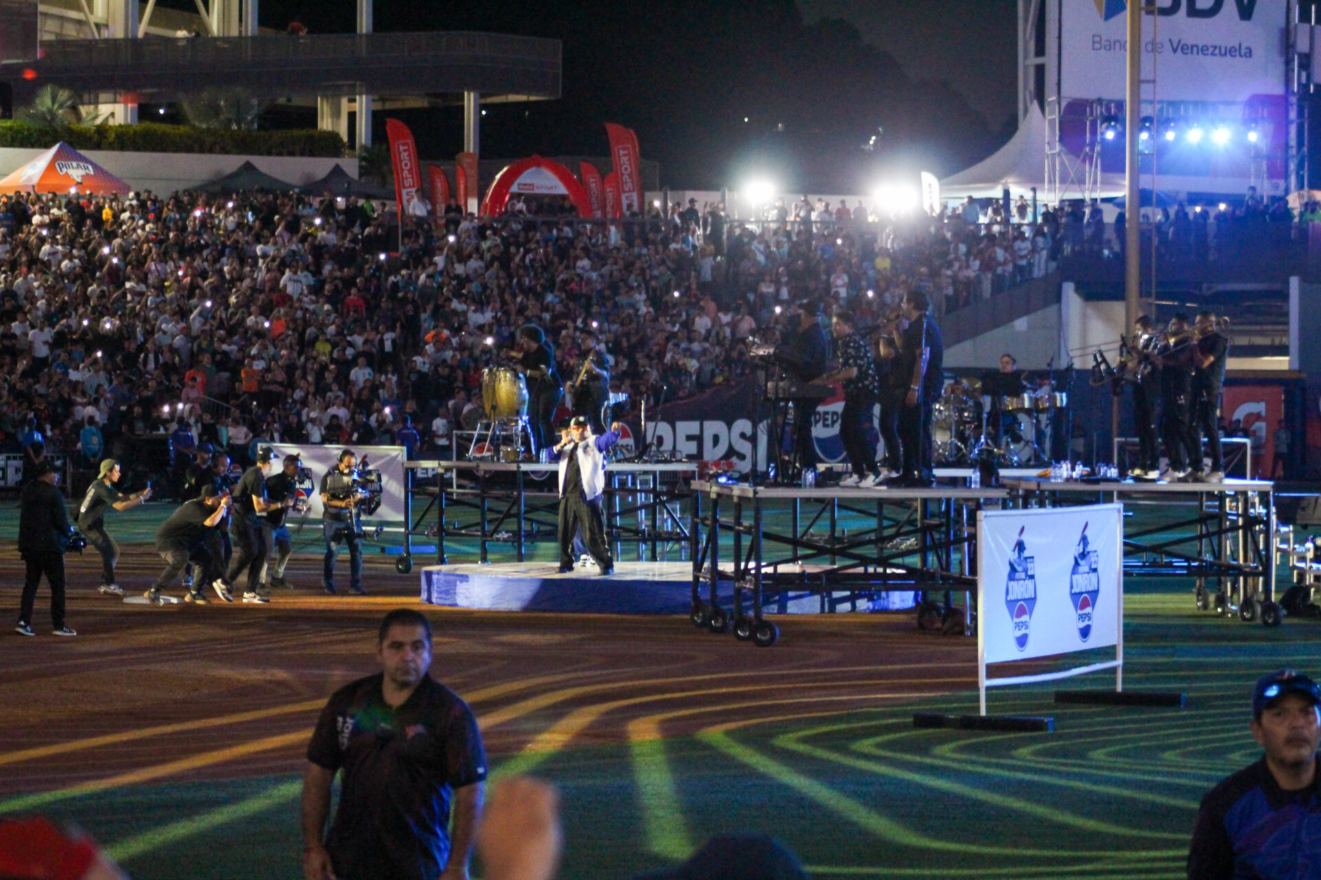 Eugenio Suárez ganó el Festival del Jonrón Pepsi y Servando y Florentino cerraron el evento con broche de oro