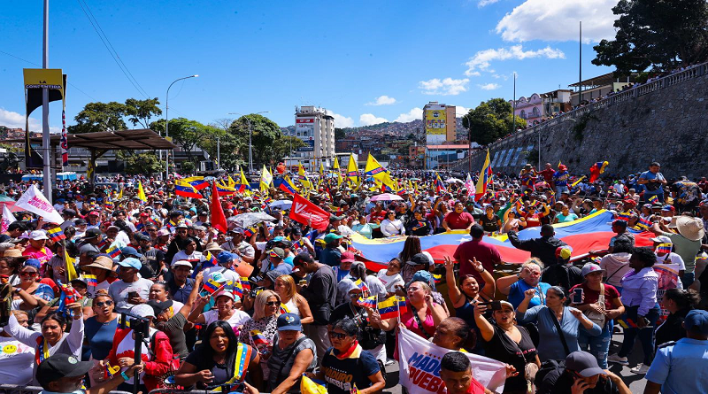 El chavismo marchó en Caracas por la paz y la alegría en apoyo a Nicolás Maduro