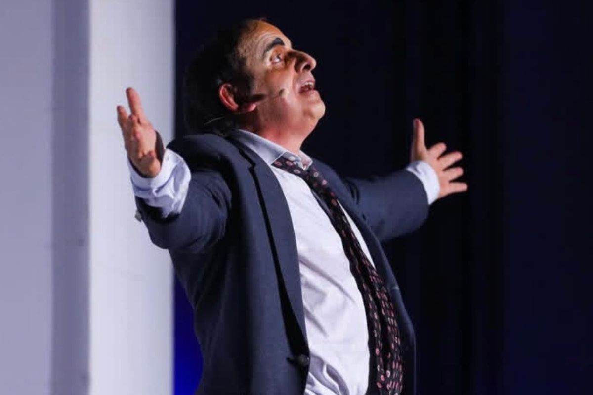 El Grupo Actoral 80 celebra una década de éxito con "Sangre en el diván"
