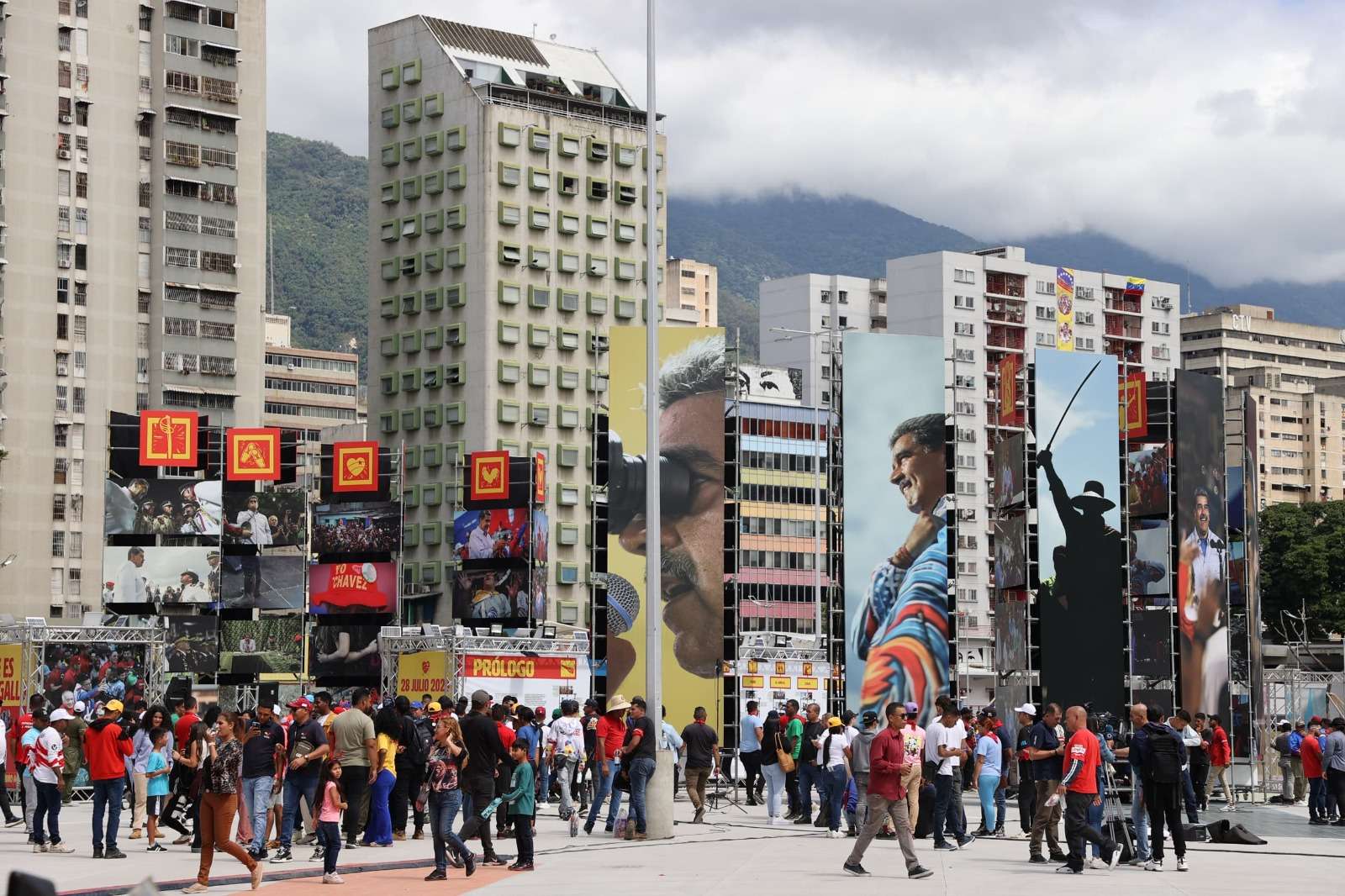 Inauguran muestra fotográfica que recoge momentos de la pasada campaña electoral