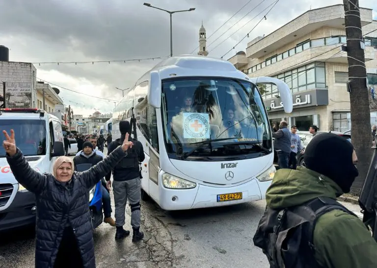 Liberación de 200 palestinos completa segundo canje de prisioneros entre Israel y Hamás