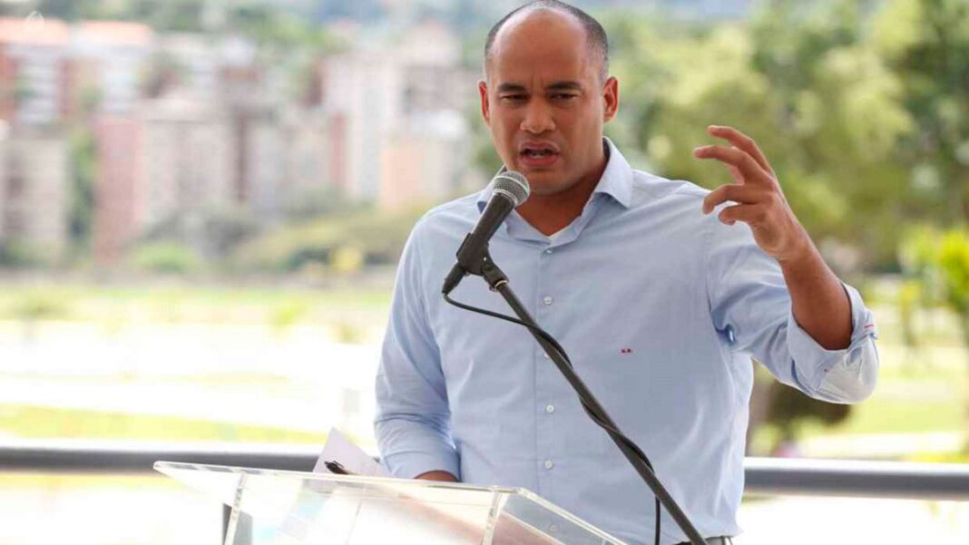 Escuelas deben mantener inscripción activa para migrantes que regresen al país