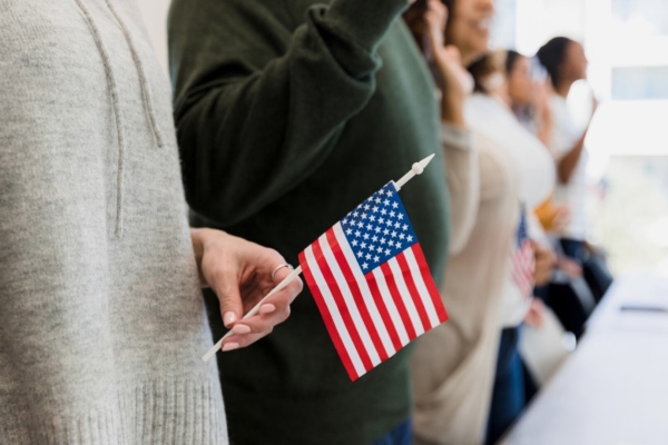 EEUU congela las solicitudes migratorias de las personas que llegaron al país con "parole"