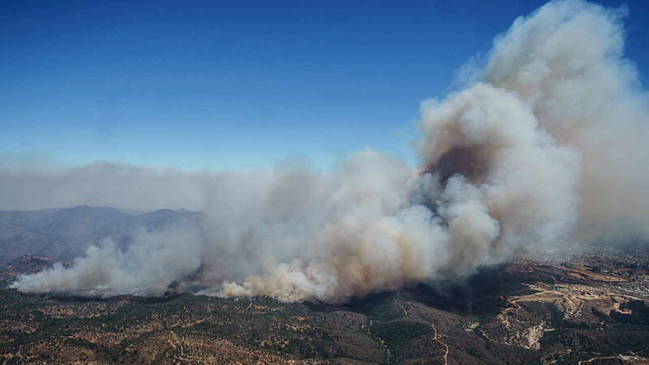 Chile declara alerta roja por voraces incendios al sur del país