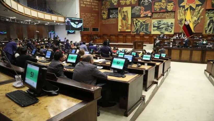 Ecuador aprueba ingreso de fuerzas extranjeras para enfrentar el crimen organizado