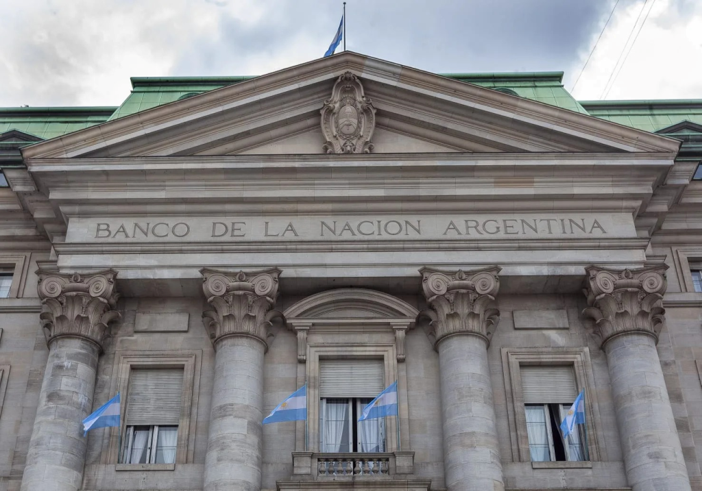 Milei convierte al Banco de la Nación en sociedad anónima en medio del cripto escándalo