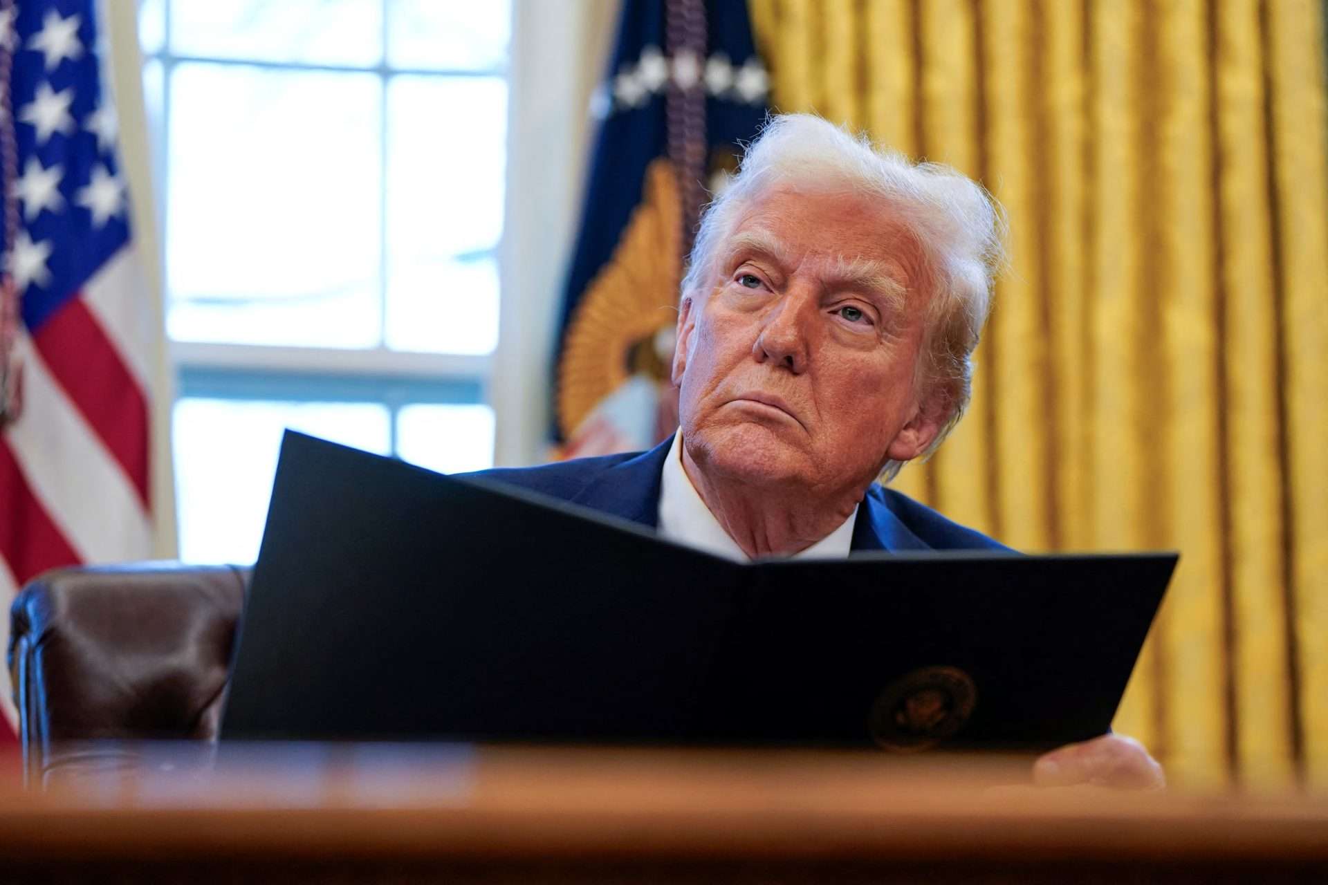 Trump anuncia que el 4 de marzo aplicará aranceles a Canadá y México