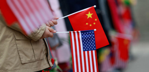 Trump anuncia un diálogo sobre los aranceles con China en 24 horas