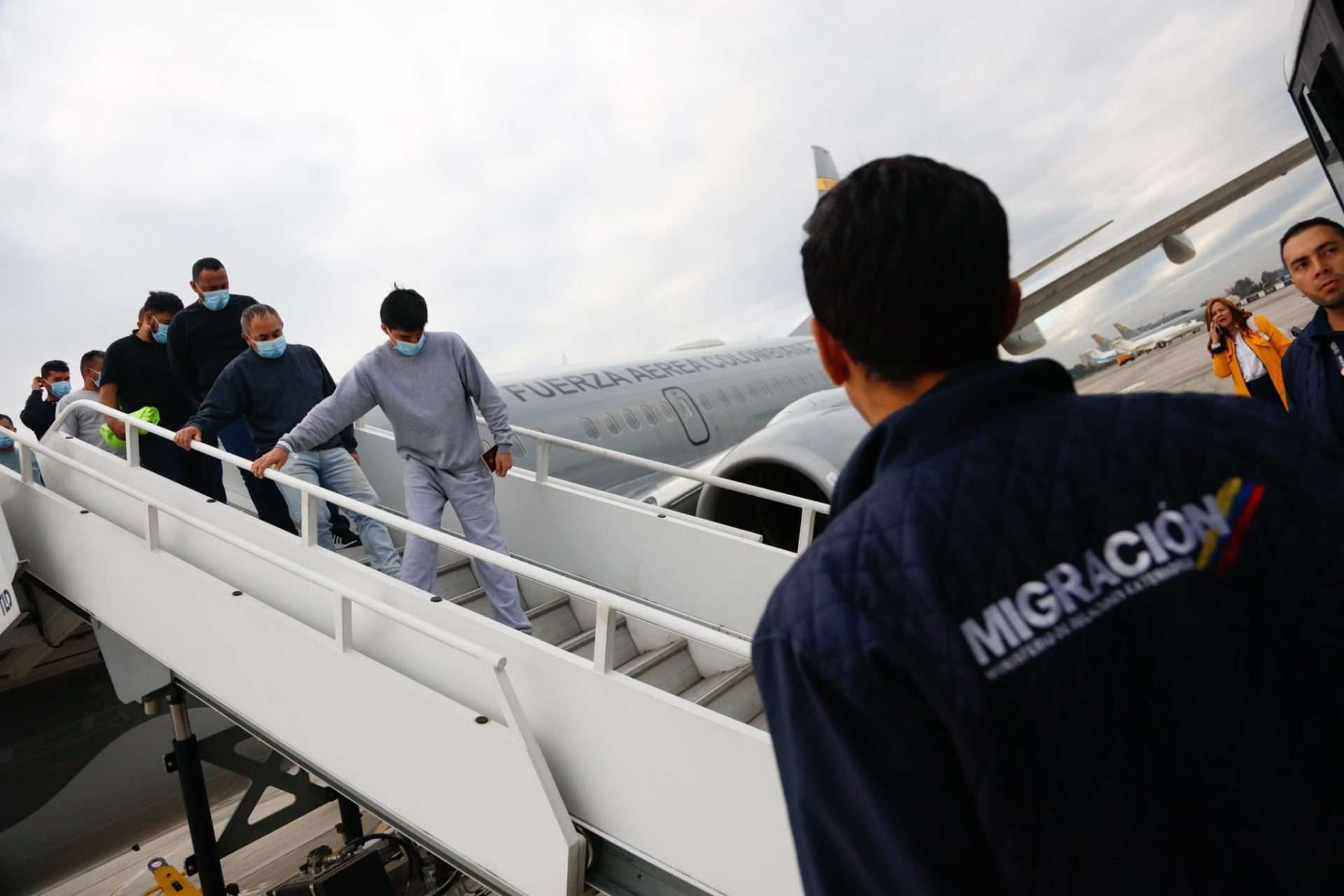 Dos mil colombianos deportados por EEUU han regresado al país en un mes