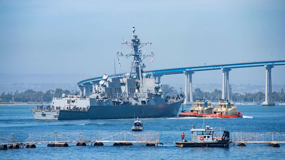 EEUU lleva buque de guerra a su frontera con México