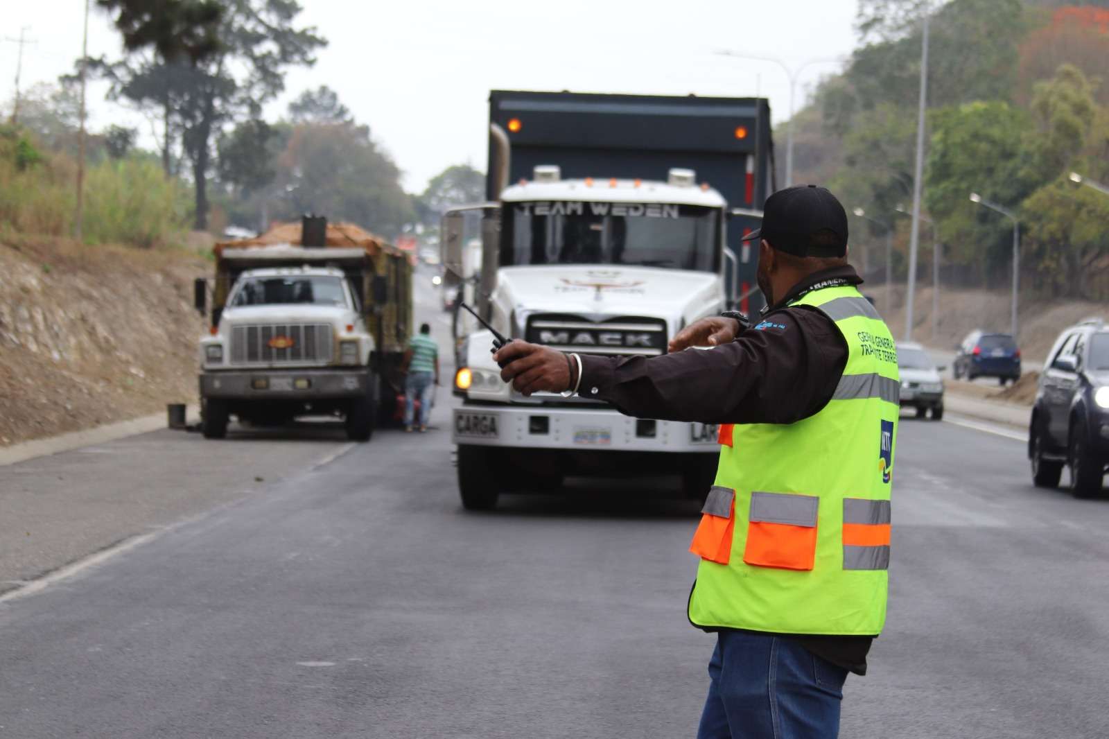 Estos son los procesos que deben cumplir los transportistas de carga para circular por el país
