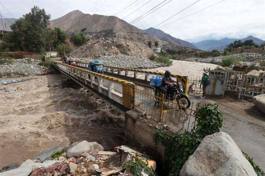 Intensas lluvias en Ecuador y Perú dejan decenas de muertos y damnificados