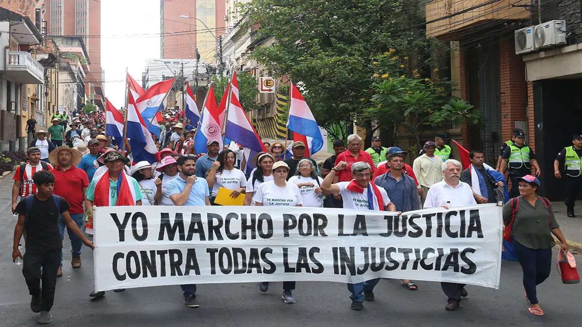 ¡Fin de la luna de miel! Paraguayos protestan contra Peña
