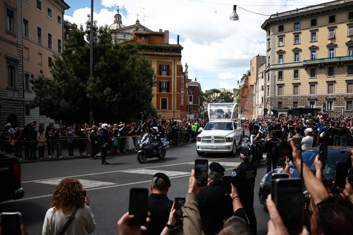 el Papa reformista que llegó "del fin del mundo" ya descansa en Roma