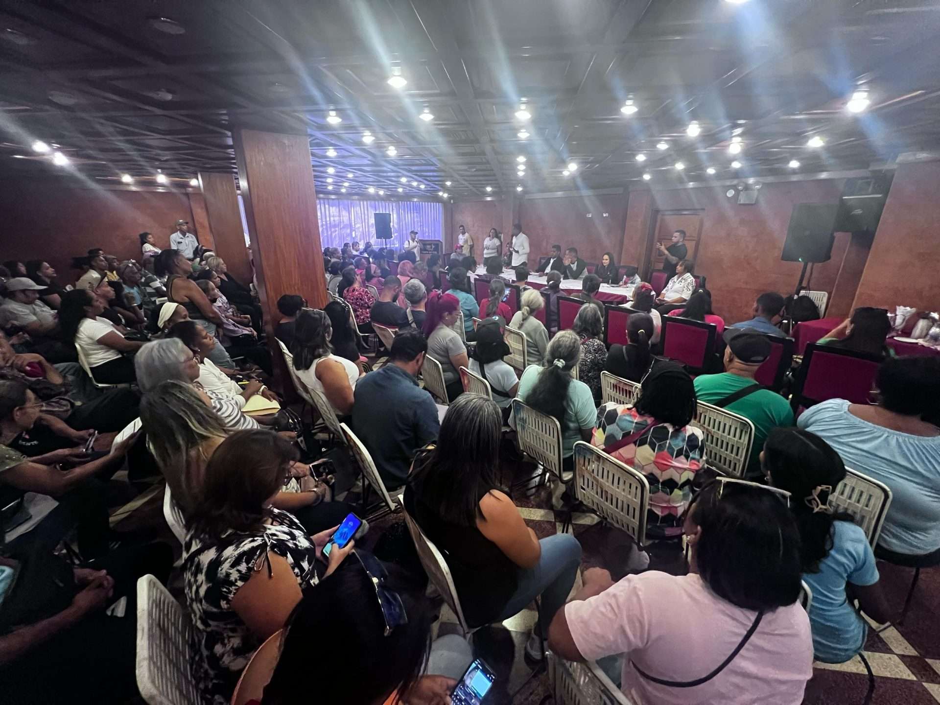 En Guarenas impulsan plan de apoyo a bodegueros comunales