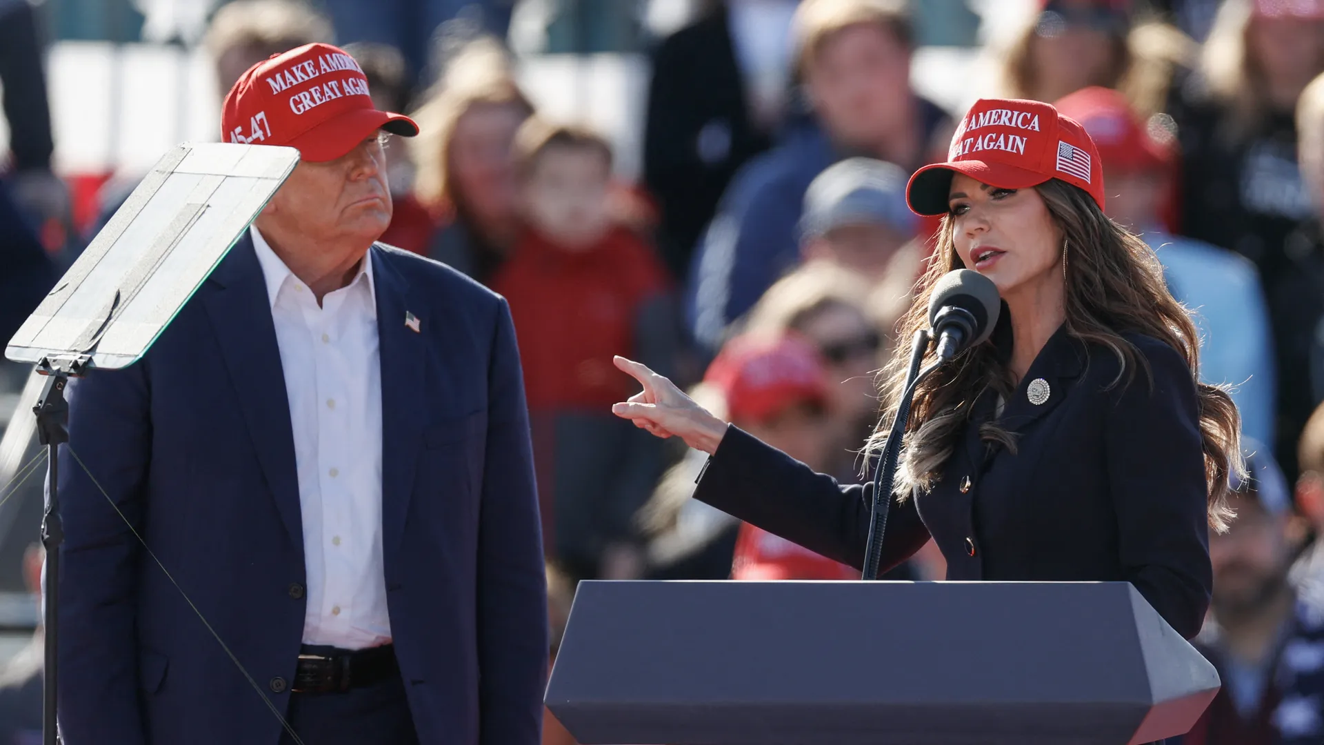 Juez detiene temporalmente medida de Trump para poner fin al programa migratorio de Biden
