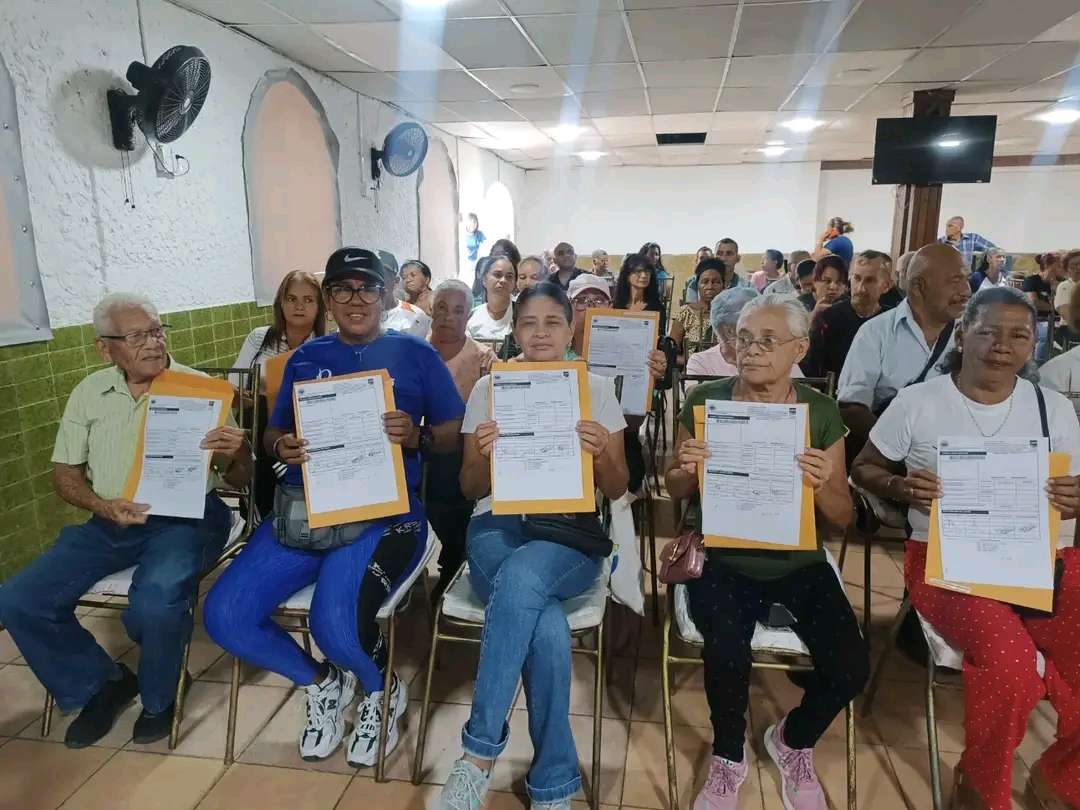 Más de 80 familias reciben sus títulos de propiedad en Ocumare del Tuy