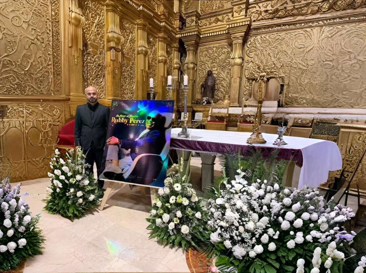 Omar Enrique rinde tributo a Rubby Pérez con emotiva misa