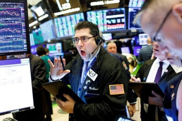 Sigue el desplome de las bolsas y el petróleo después de que China anunciara nuevos aranceles a EEUU